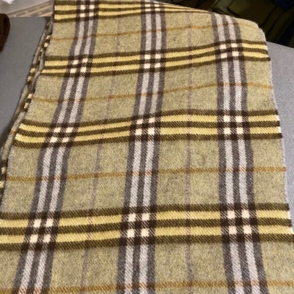 Burberry Tan Plaid Scarf. Made in England. NWT - Picture 2 of 4
